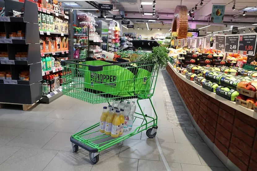 Smart shopping carts such as the EASY Shopper are the future of shopping (Image: EDEKA Minden-Hannover / Sabioullah Barekzai)